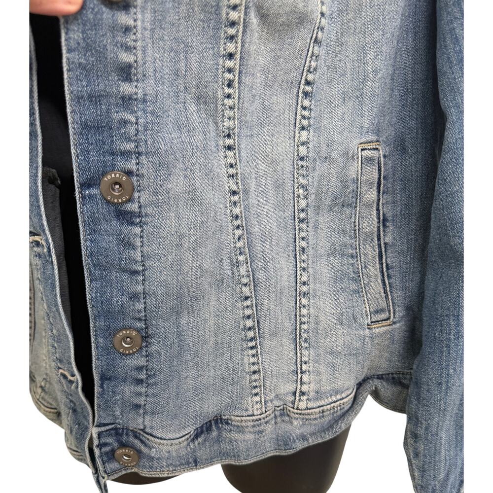 Torrid Women Plus Size Denim Jean Jacket 3 3X Stretch Medium Wash Trucker EUC - Picture 4 of 10